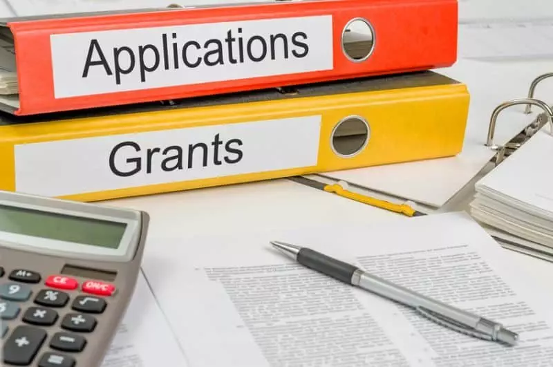 Benefits of Using AI in Joint Grant Applications | UniGlobal Careers